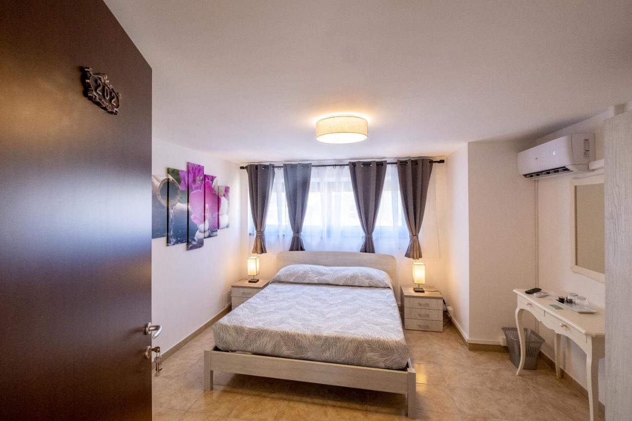 La Casa Di Lally Фиано-Романо Экстерьер фото